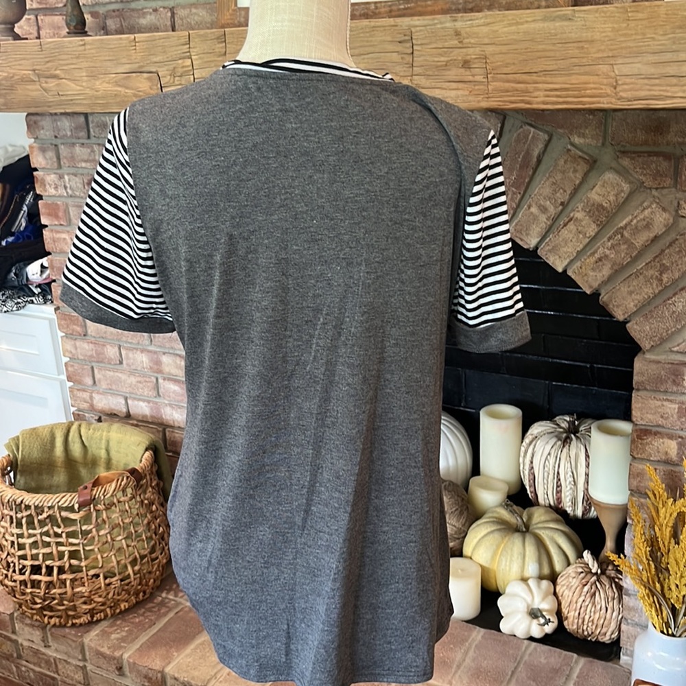 Like New Top! - Picture 2 of 3